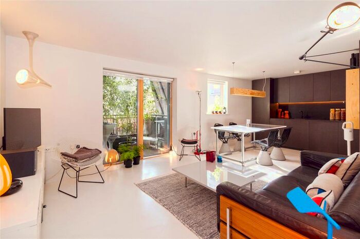 1 Bedroom Apartment To Rent In Dallington Street, Clerkenwell, London, EC1V