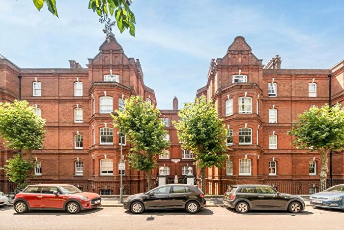 1 Bedroom Flat For Sale In Queen's Club Gardens, West Kensington, W14