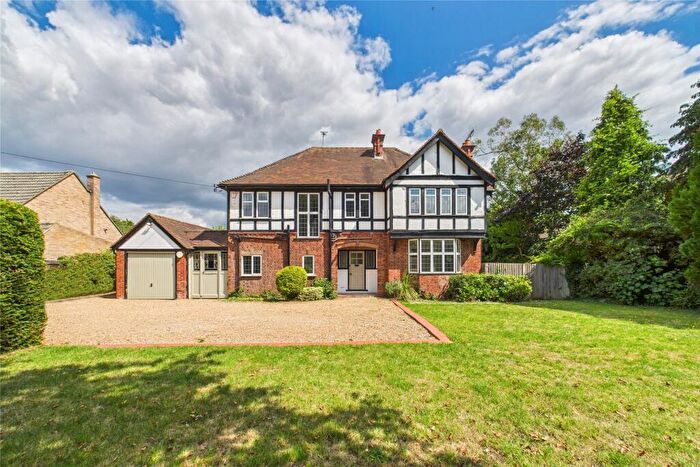 4 Bedroom Detached House For Sale In Waltham Road, Maidenhead, Berkshire, SL6