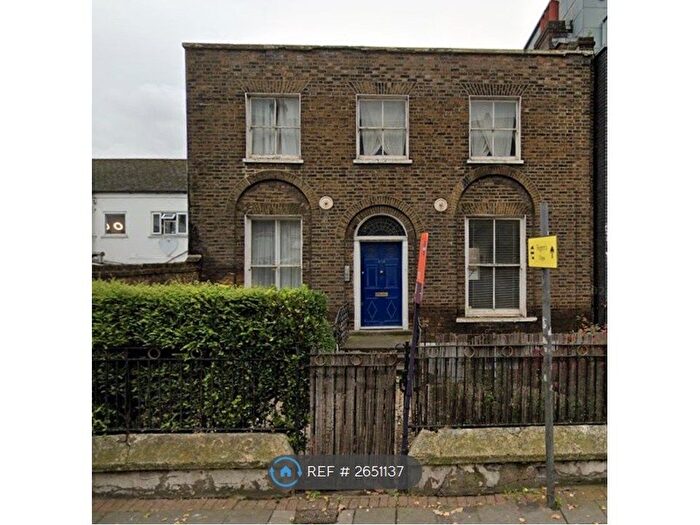 Studio To Rent In Hackney Road, London, E2