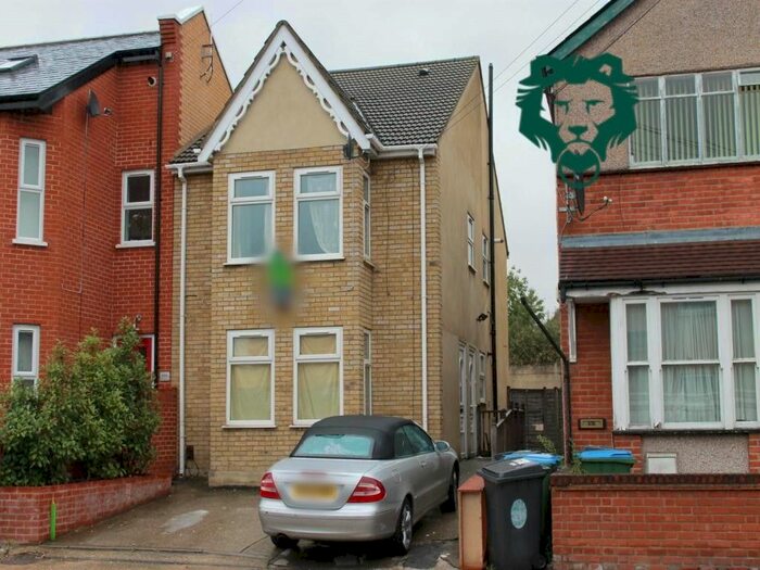 2 Bedroom Flat To Rent In Pembroke Road, London, E17