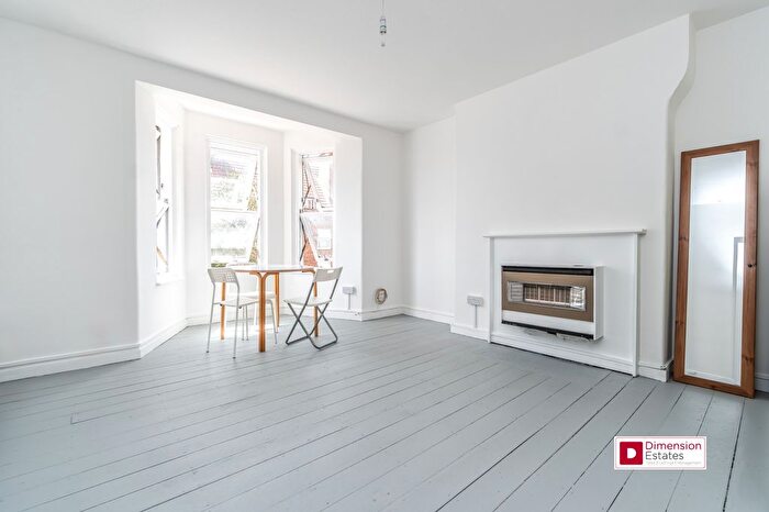 4 Bedroom Flat To Rent In Lynmouth Road, Stoke Newington, Hackney, N16