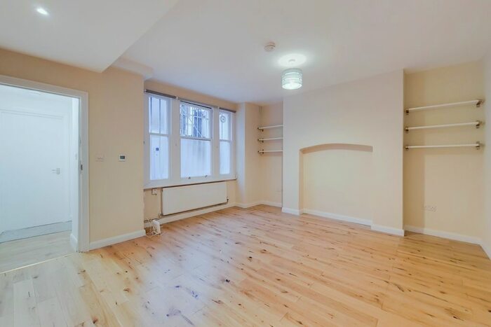2 Bedroom Flat To Rent In Comeragh Road, West Kensington, W14
