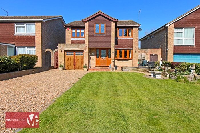 4 Bedroom Detached House For Sale In Greenbank, Cheshunt, EN8