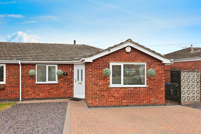 2 Bedroom Semi-Detached Bungalow For Sale In Holt Avenue, Bishops Tachbrook, Leamington Spa, CV33