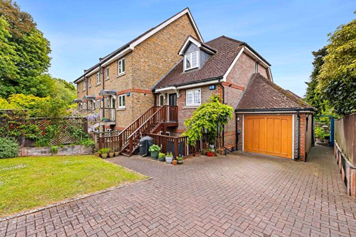 3 Bedroom End Of Terrace House For Sale In Fairfield Road, East Grinstead, RH19