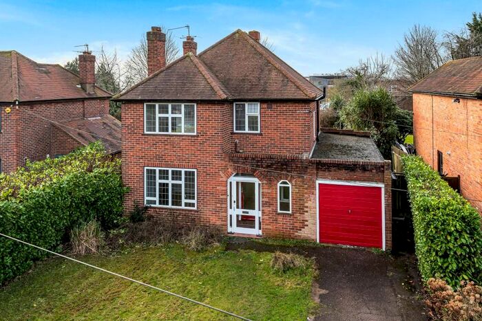 3 Bedroom Detached House To Rent In High Wycombe, Buckinghamshire, HP11