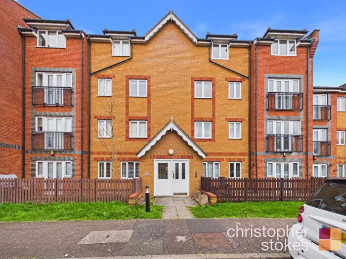 2 Bedroom Flat For Sale In Foundry Gate, Waltham Cross, Hertfordshire, EN8