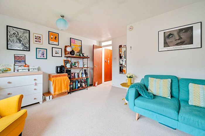 1 Bedroom Flat For Sale In Holley Road, Acton, London, W3