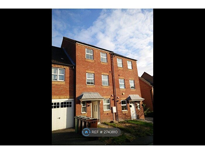 4 Bedroom Terraced House To Rent In Edmonstone Crescent, Nottingham, NG5