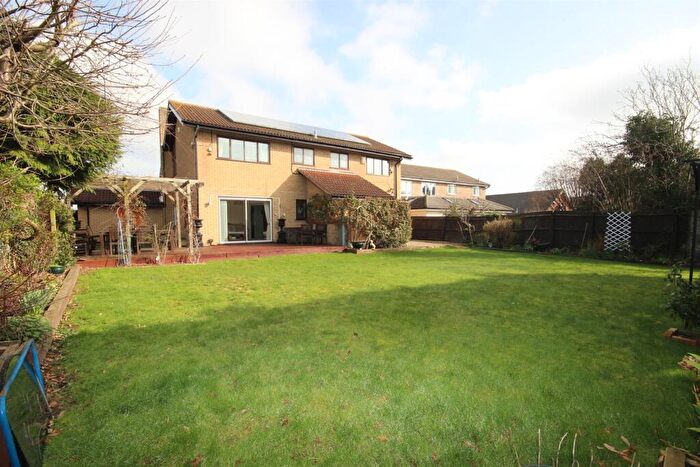 5 Bedroom Detached House For Sale In Wentworth Drive, Bedford, MK41