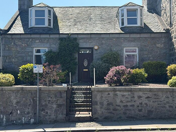 2 Bedroom Flat To Rent In George Street, Aberdeen, AB25