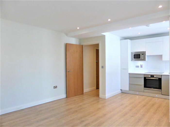 1 Bedroom Flat To Rent In Mitre House, Western Road -, P16