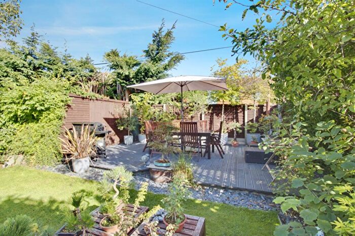 3 Bedroom End Of Terrace House For Sale In Howlands, Welwyn Garden City, AL7