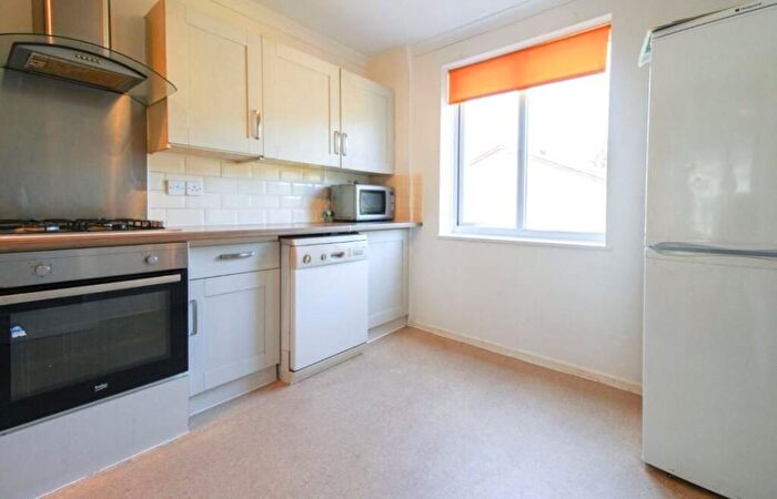 2 Bedroom Flat To Rent In Charlecote Grove, London, SE26