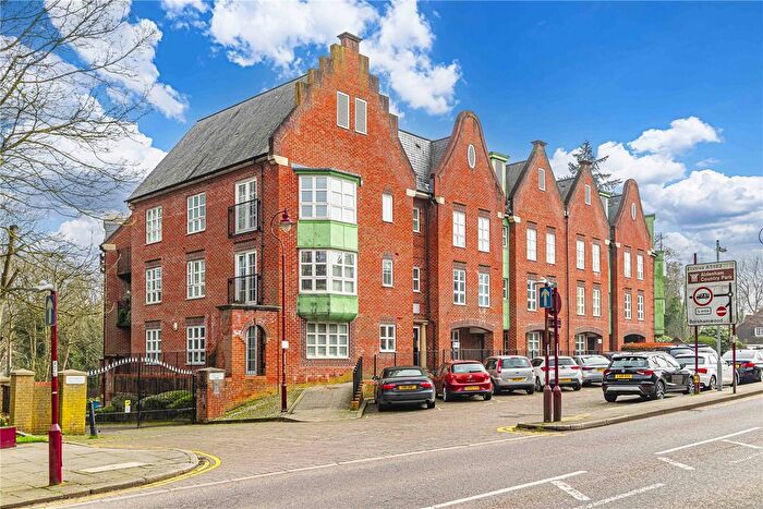 2 Bedroom Flat For Sale In Watling Street, Radlett, Hertfordshire, WD7