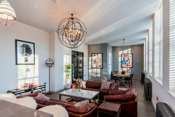 3 Bedroom Apartment To Rent In St. Pauls House, - St. Pauls Square, Jewellery Quarter, B3