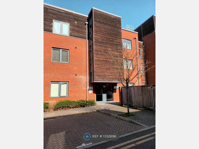 2 Bedroom Flat To Rent In Lanesborough Way, London, SW17