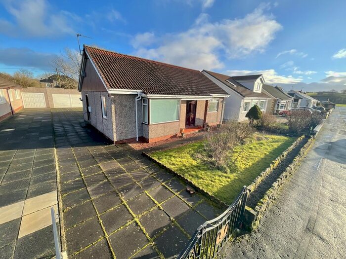 3 Bedroom Detached Bungalow For Sale In Craigends Road, Glengarnock, Beith, KA14