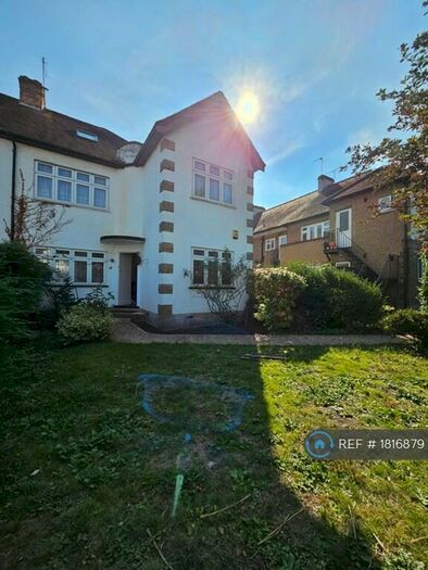 3 Bedroom Maisonette To Rent In Beechwood Park, South Woodford, E18