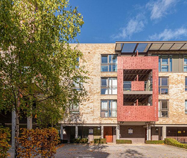 1 Bedroom Apartment For Sale In Blondin Way, London, SE16