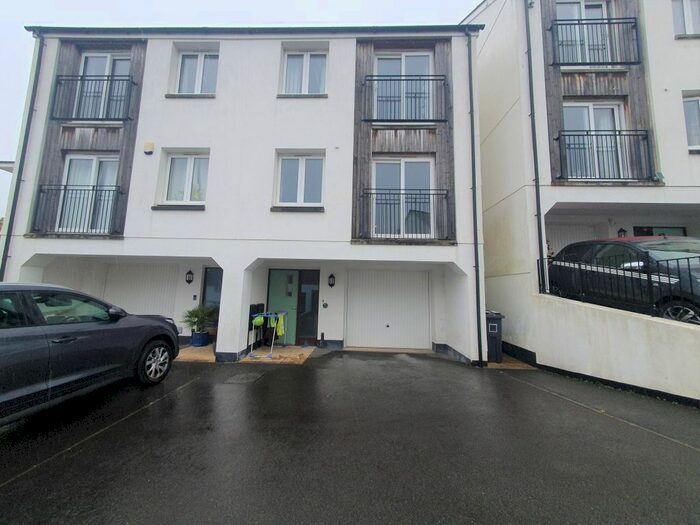 3 Bedroom Property To Rent In Saddleback Close, Ogwell, Newton Abbot, TQ12
