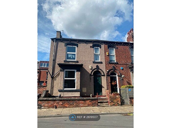 2 Bedroom Semi-Detached House To Rent In Whingate Grove, Leeds, LS12