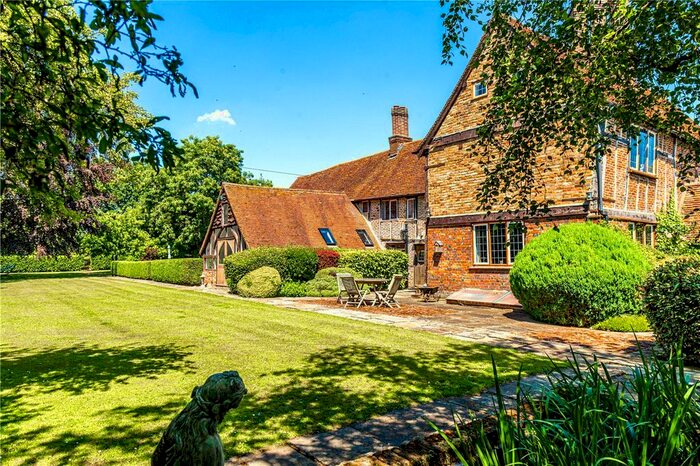7 Bedroom Detached House For Sale In Windmill Road, Pepperstock, Luton, LU1