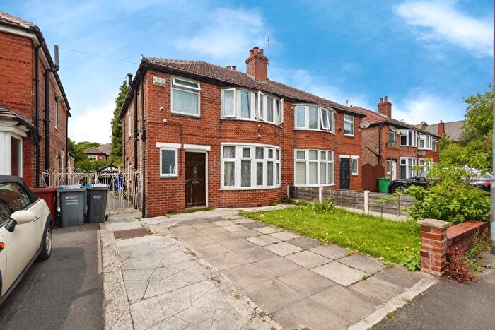 3 Bedroom Semi-Detached House For Sale In Parrs Wood Road, Manchester, Greater Manchester, M20