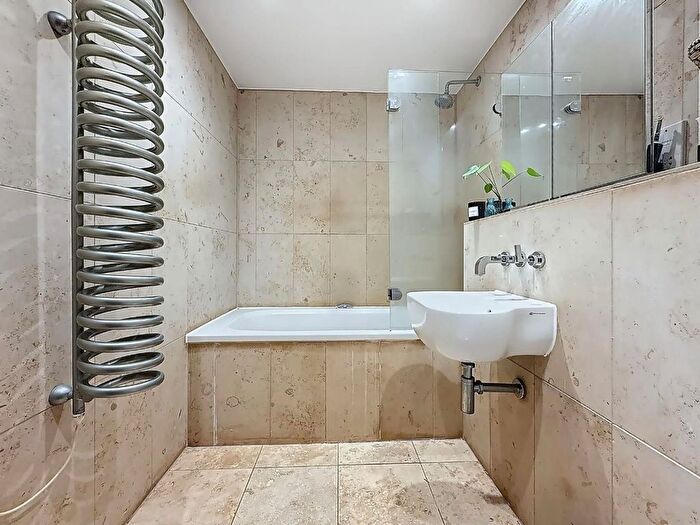 1 Bedroom Flat For Sale In Falcon Drive, Cardiff, CF10