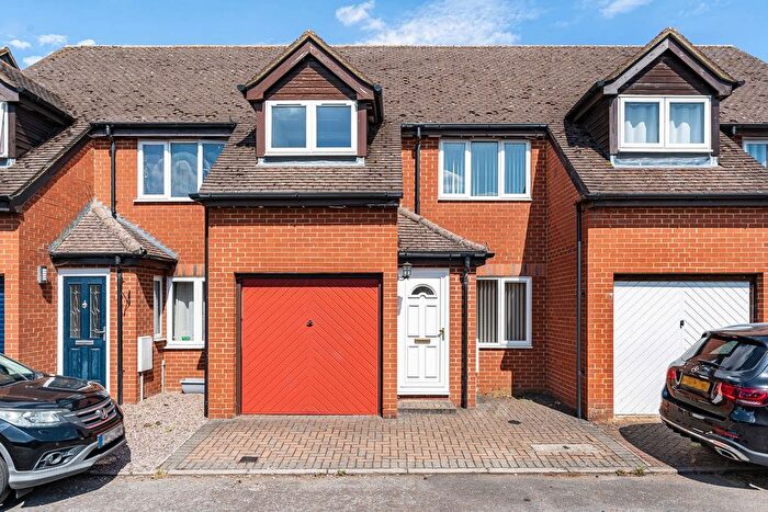 3 Bedroom Terraced House For Sale In Abingdon Close, Thame, Oxfordshire, OX9