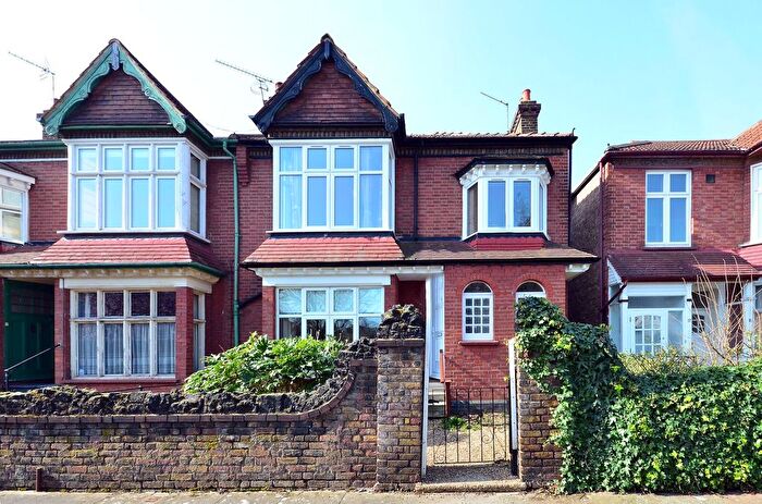 4 Bedroom Maisonette To Rent In Kerrison Road, Ealing, London, W5