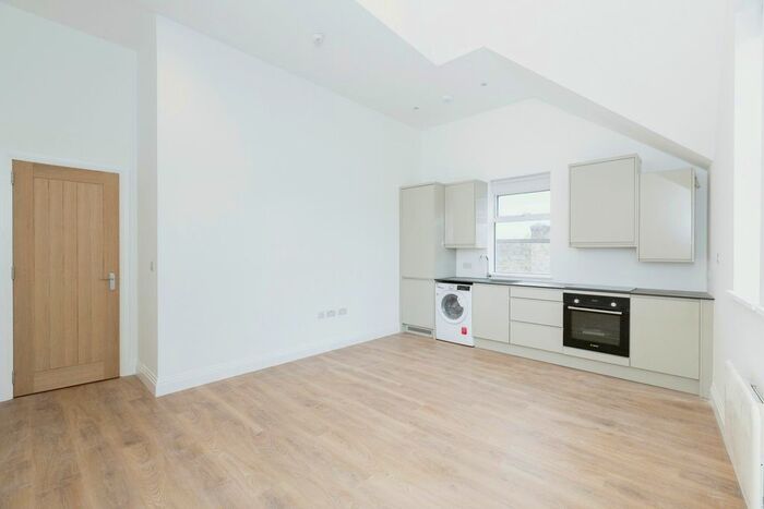 1 Bedroom Flat To Rent In High Road Leyton, London, E10