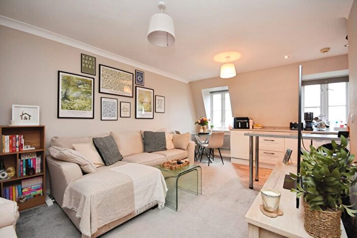 2 Bedroom Flat For Sale In Roche Close, Rochford, Essex, SS4