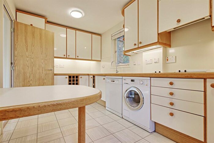 3 Bedroom Flat To Rent In Redwood Lodge, Grange Road, Cambridge, CB3