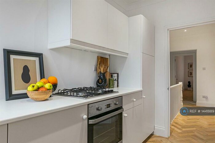 2 Bedroom Flat To Rent In Edward Road, London, E17