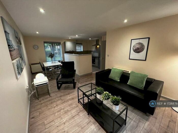 2 Bedroom Flat To Rent In Jackson Crescent, Manchester, M15