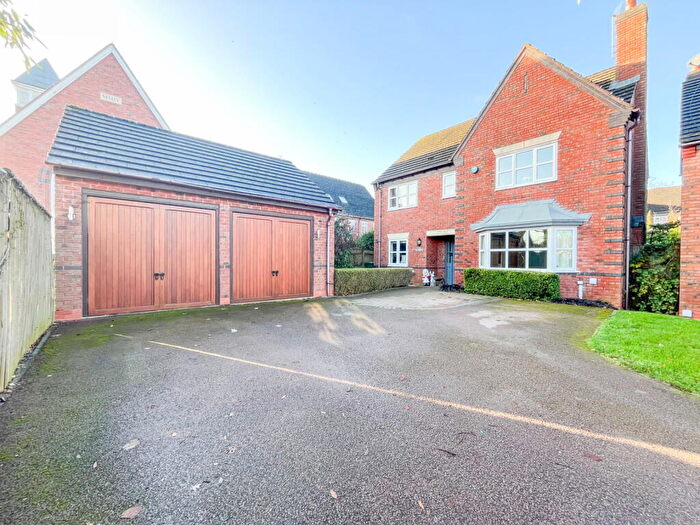 4 Bedroom Detached House For Sale In Whitchurch Lane, Dickens Heath, B90