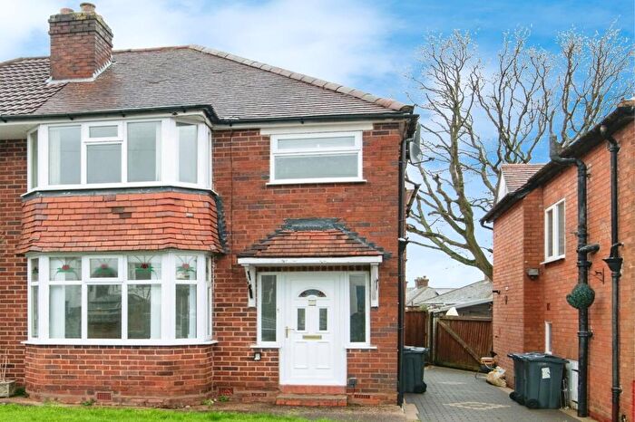 3 Bedroom Semi-Detached House For Sale In Chadwick Avenue, Rednal, Birmingham, West Midlands, B45