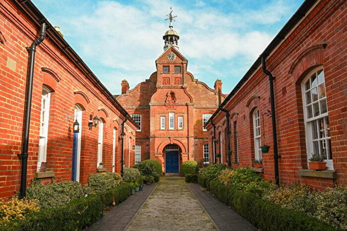 2 Bedroom Flat For Sale In Bartons Road, Fordingbridge, SP6