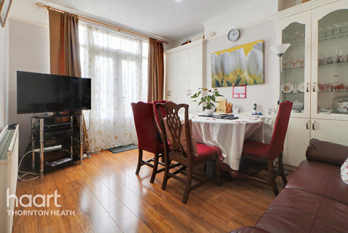 3 Bedroom Terraced House For Sale In Oaklands Avenue, Thornton Heath, CR7