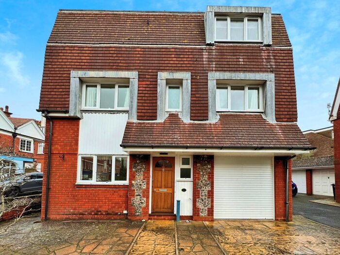 3 Bedroom Detached House To Rent In Meads Street, BN20