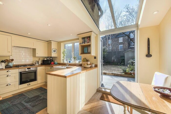 4 Bedroom Terraced House To Rent In Ferris Road London, SE22