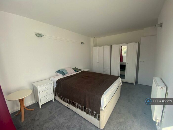 4 Bedroom Flat To Rent In Russell Court, London, SW11