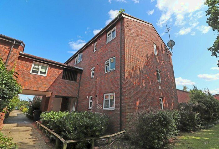 1 Bedroom Flat To Rent In Grantwood Close, Redhill, RH1