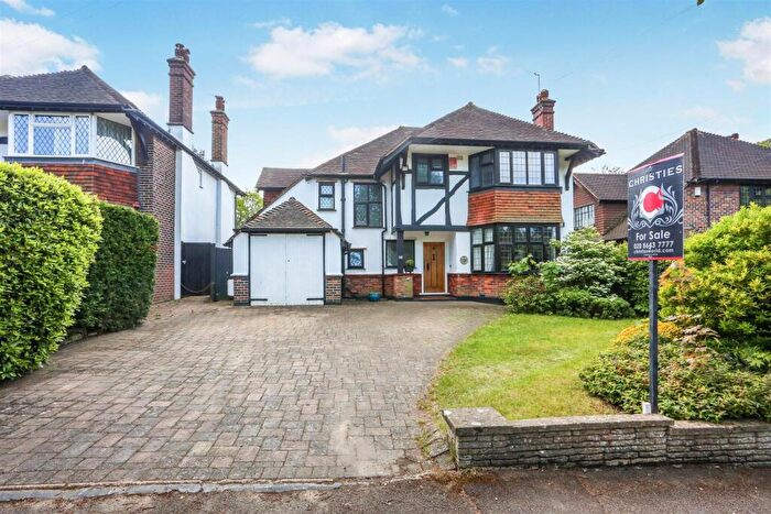 4 Bedroom Detached House For Sale In Chiltern Road, Sutton, SM2