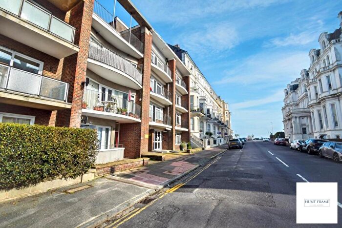 1 Bedroom Flat For Sale In Jevington Gardens, Eastbourne, BN21