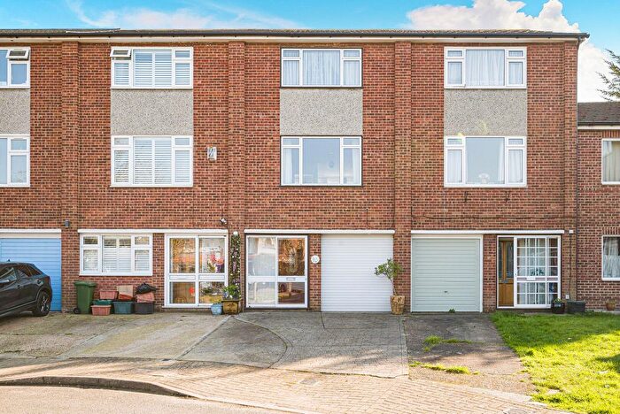 3 Bedroom Town House For Sale In Ribston Close, Bromley, BR2