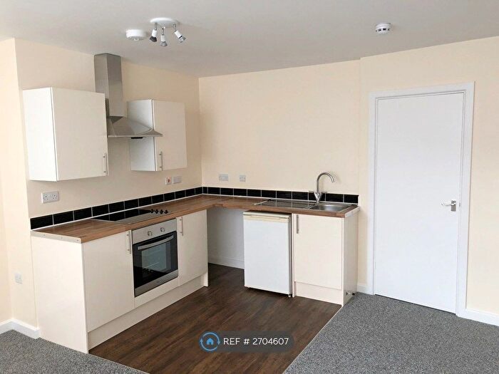 1 Bedroom Flat To Rent In Low Street, Sutton-In-Ashfield, NG17