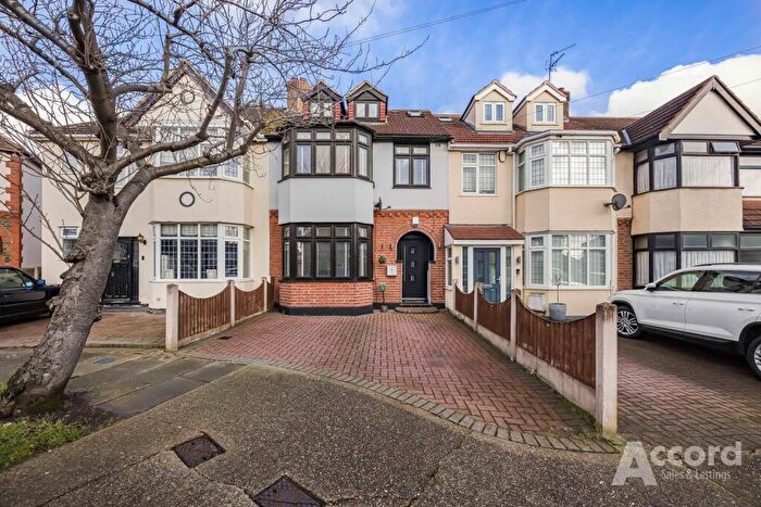 4 Bedroom Terraced House For Sale In Heather Glen, Romford, RM1